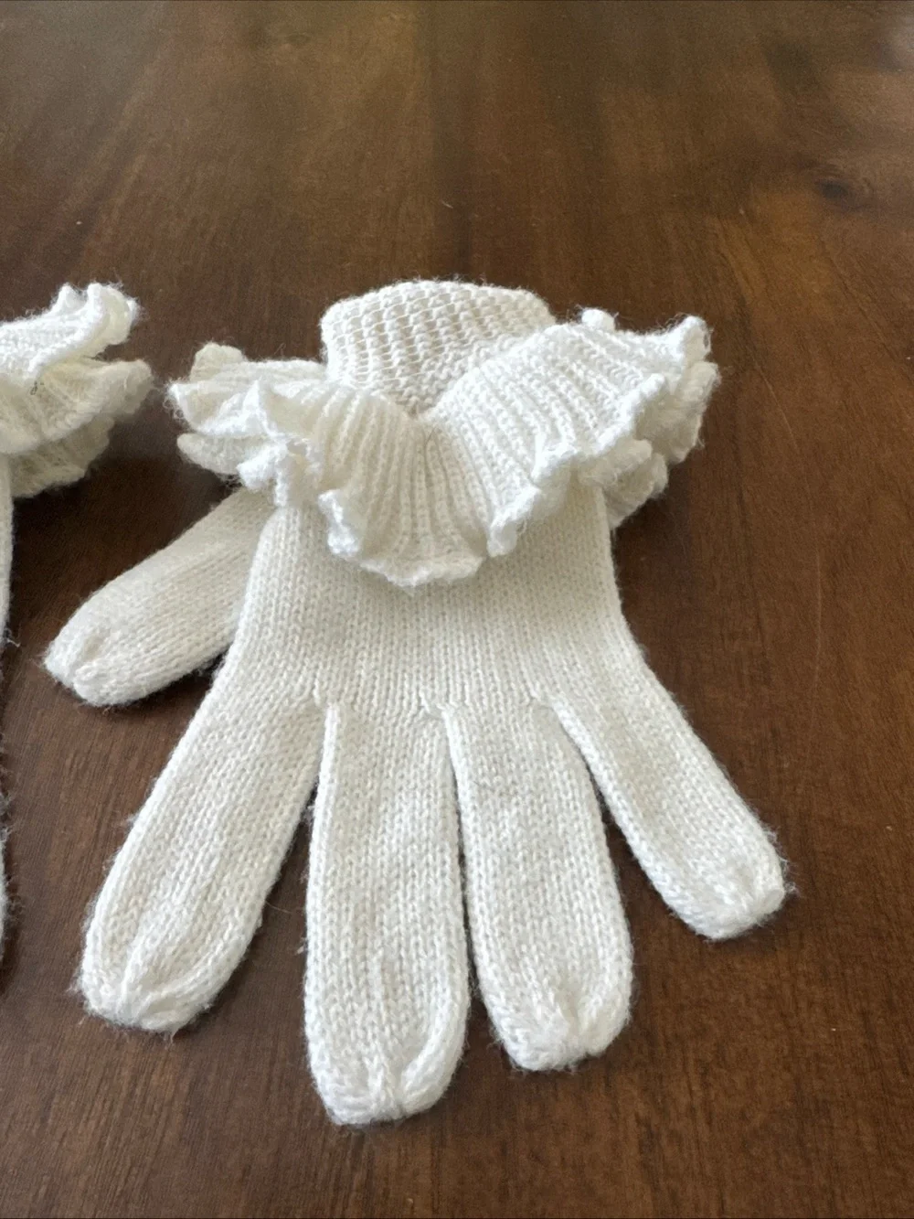 Womens Ivory Knit Gloves Mittens Ruffle Wrist Frilly Girlhoodcore Coquette